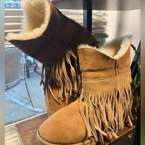 UGG Kooba women’s 7 fringe suede booties